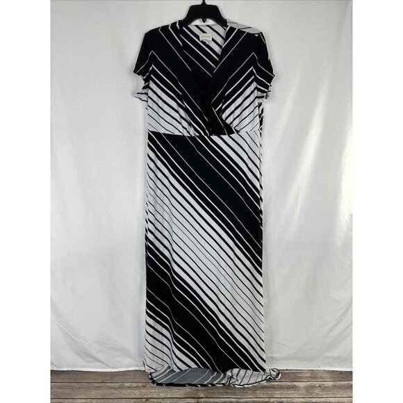 Chicos Maxi Dress Womens Size 2 Black White Striped Short Sleeve Stretch - Picture 1 of 13